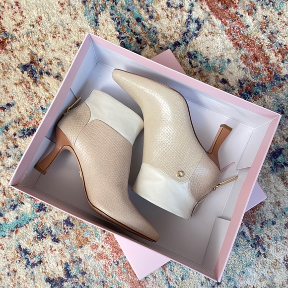 lydie pointed toe bootie